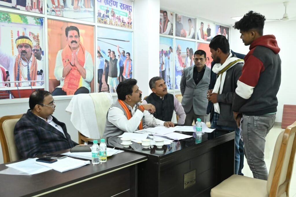 1006298357 आरक्षक भर्ती प्रक्रिया में पारदर्शिता के लिए शासन पूरी तरह प्रतिबद्ध - उपमुख्यमंत्री विजय शर्मा