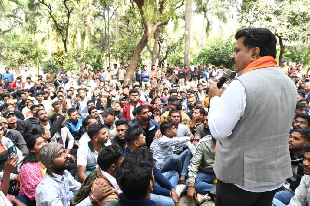 1006298359 आरक्षक भर्ती प्रक्रिया में पारदर्शिता के लिए शासन पूरी तरह प्रतिबद्ध - उपमुख्यमंत्री विजय शर्मा