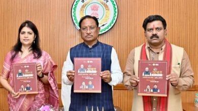 प्रधानमंत्री आवास योजना (ग्रामीण) में ऐतिहासिक उपलब्धि: मुख्यमंत्री विष्णु देव साय ने कॉफी टेबल बुक का किया अनावरण 2 IMG 20251214 WA0399 प्रधानमंत्री आवास योजना (ग्रामीण) में ऐतिहासिक उपलब्धि: मुख्यमंत्री विष्णु देव साय ने कॉफी टेबल बुक का किया अनावरण