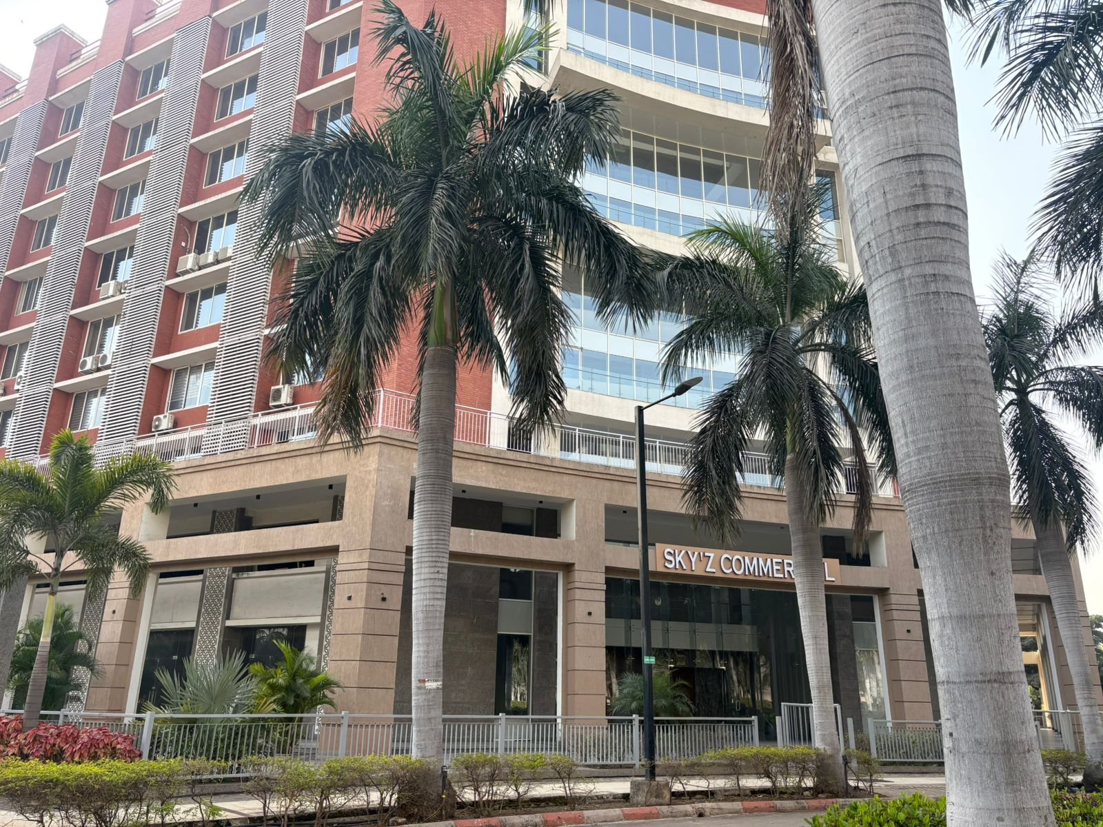 IMG 20251219 WA0378 राजधनी रायपुर के कारोबारी राकेश सरावगी के ठिकानों पर ED की दबिश , पूछताछ जारी