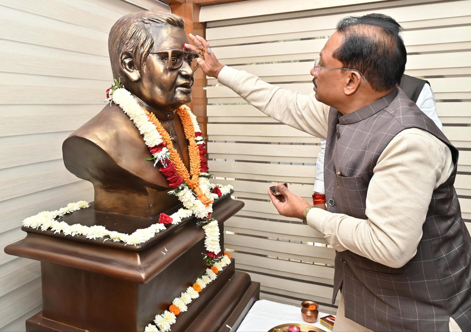 IMG 20251225 WA0170 scaled सीएम विष्णु देव साय ने भारत रत्न अटल बिहारी वाजपेयी की प्रतिमा पर माल्यार्पण कर दी श्रद्धांजलि