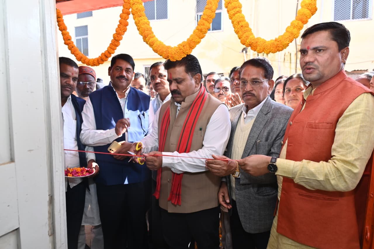 IMG 20251225 WA0274 अटल जी की जयंती पर छाया चित्र प्रदर्शनी का उपमुख्यमंत्री विजय शर्मा ने किया शुभारंभ,कहा उनके विचार युवाओं के लिए हैं प्रेरणास्रोत