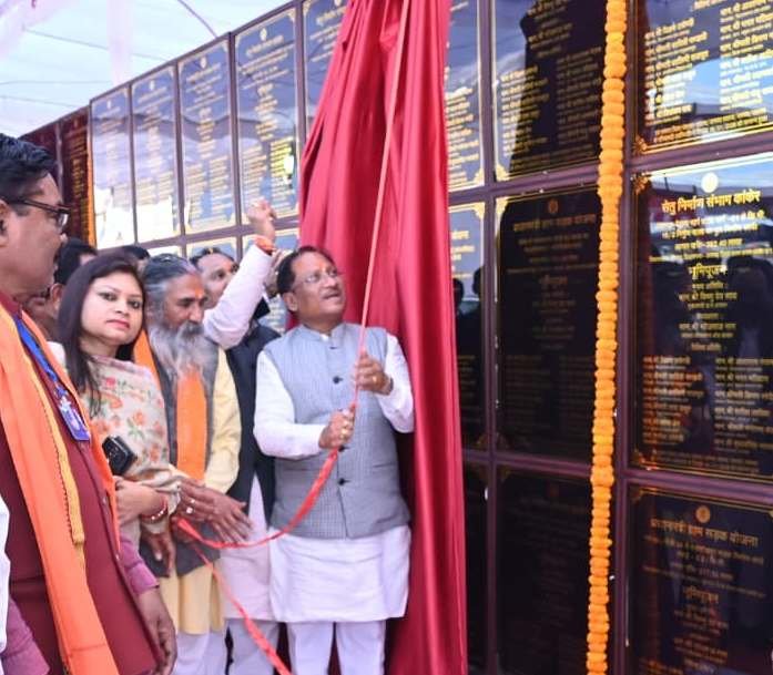 1006536928 बस्तर अंचल में मुख्यमंत्री की बड़ी घोषणा, बंग समाज के 135 ग्रामों की प्राथमिक शालाओं में नये शिक्षा सत्र से बांग्ला भाषा में शिक्षा प्रांरभ करने निर्देश