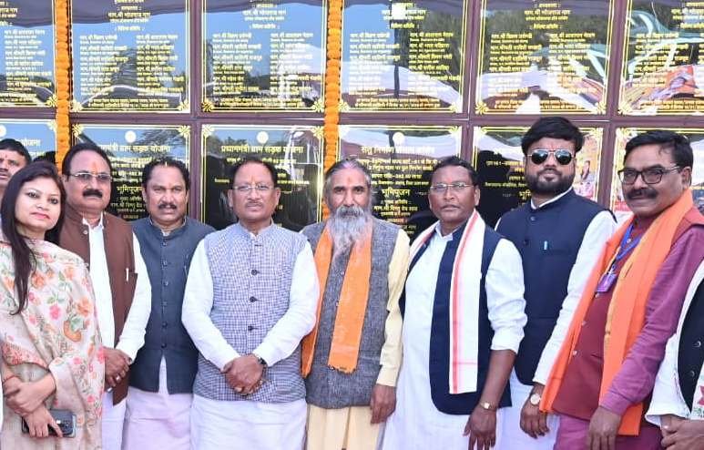 1006536930 बस्तर अंचल में मुख्यमंत्री की बड़ी घोषणा, बंग समाज के 135 ग्रामों की प्राथमिक शालाओं में नये शिक्षा सत्र से बांग्ला भाषा में शिक्षा प्रांरभ करने निर्देश