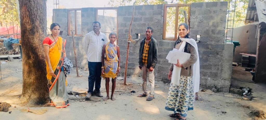 1006559181 मुख्यमंत्री विष्णुदेव साय के नेतृत्व में जन-हितैषी पहल ,गाँव-गाँव जाकर अधिकारियों ने सुनी समस्याएँ, मौके पर हुआ समाधान