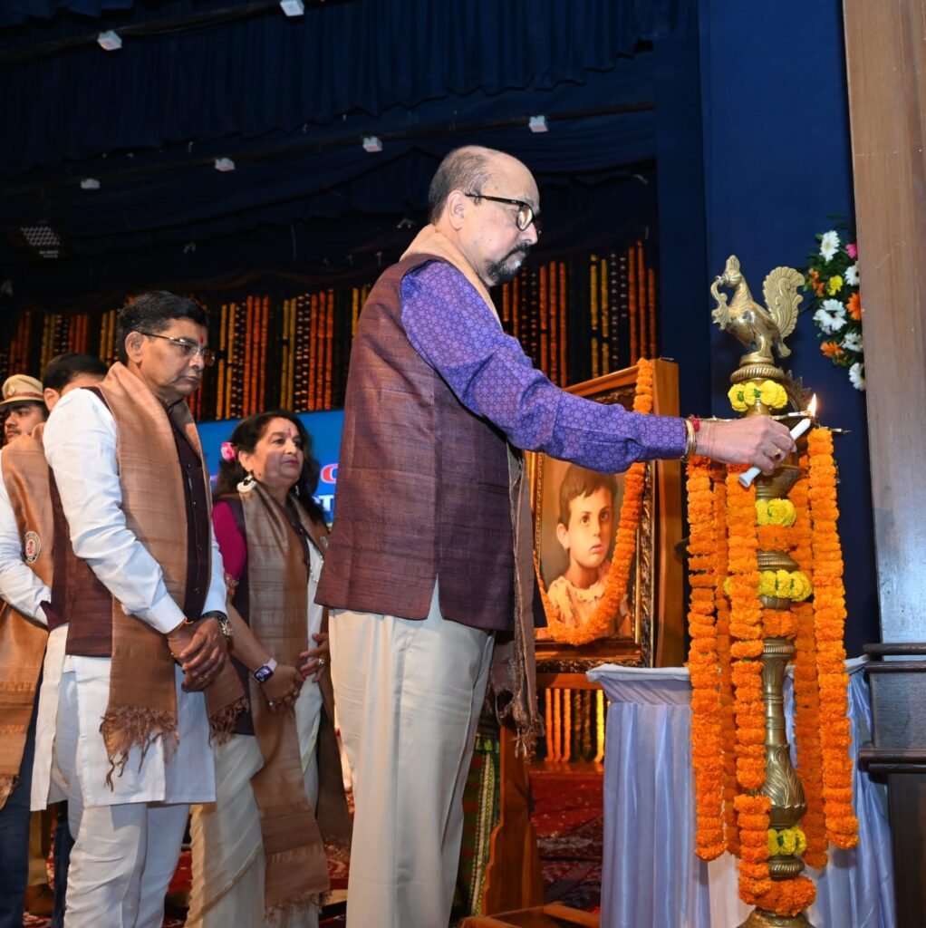 इंदिरा कला संगीत विश्वविद्यालय का दीक्षांत समारोह राज्यपाल रमेन डेका के हाथों 5 को डी.लिट्, 64 को शोध उपाधि तथा 236 विद्यार्थियों को मिला पदक 2 1006641542 इंदिरा कला संगीत विश्वविद्यालय का दीक्षांत समारोह राज्यपाल रमेन डेका के हाथों 5 को डी.लिट्, 64 को शोध उपाधि तथा 236 विद्यार्थियों को मिला पदक