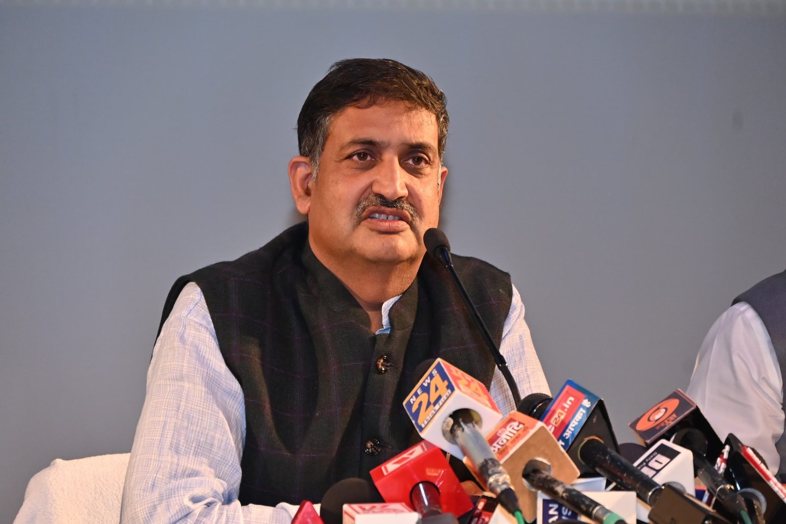 IMG 20260115 WA0198 scaled सचिव खनिज संसाधन विभाग छत्तीसगढ़ शासन पी. दयानंद ने बताया अनुसूचित जनजाति को मिल रही 3 गुना राशि