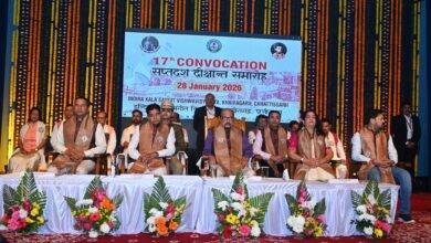 इंदिरा कला संगीत विश्वविद्यालय का दीक्षांत समारोह राज्यपाल रमेन डेका के हाथों 5 को डी.लिट्, 64 को शोध उपाधि तथा 236 विद्यार्थियों को मिला पदक 3 IMG 20260129 WA0306 इंदिरा कला संगीत विश्वविद्यालय का दीक्षांत समारोह राज्यपाल रमेन डेका के हाथों 5 को डी.लिट्, 64 को शोध उपाधि तथा 236 विद्यार्थियों को मिला पदक