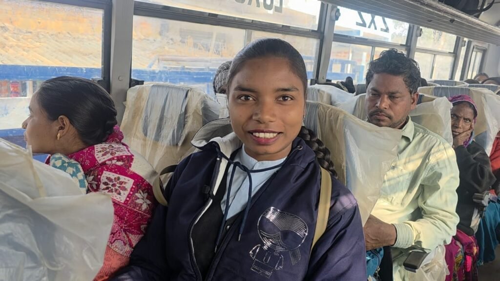 मुख्यमंत्री ग्रामीण बस योजना से सफर हुआ आसान,सुदूर वनांचल के गांवों की बदली तस्वीर 2 1006682891 मुख्यमंत्री ग्रामीण बस योजना से सफर हुआ आसान,सुदूर वनांचल के गांवों की बदली तस्वीर