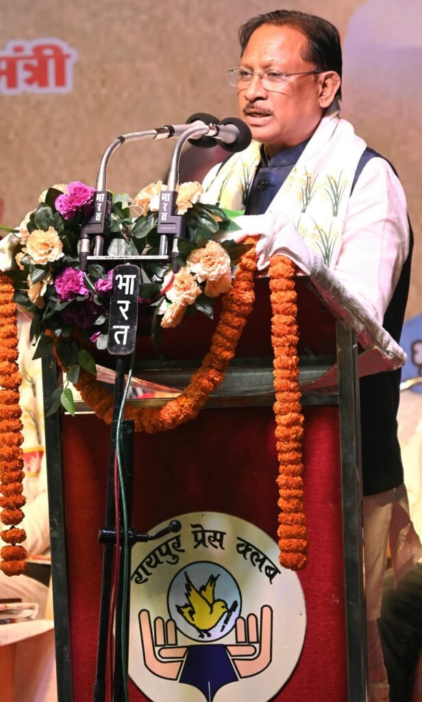 1006704682 मुख्यमंत्री साय प्रेस क्लब रायपुर के पदभार ग्रहण समारोह में हुए शामिल, नवनिर्वाचित पदाधिकारियों को दी बधाई