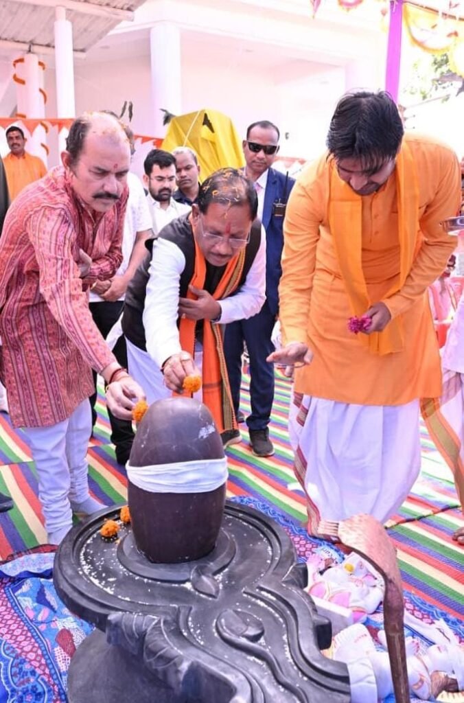 1006791882 नीलकंठेश्वर महादेव मंदिर के प्राण-प्रतिष्ठा समारोह में मुख्यमंत्री विष्णु देव साय हुए शामिल