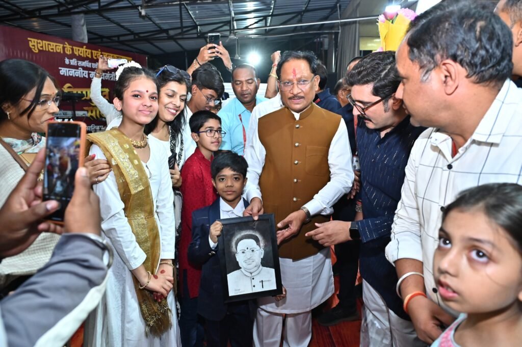 मुख्यमंत्री विष्णुदेव साय को मिलीं जन-जन की शुभकामनाएं, जन्मदिन पर मुख्यमंत्री निवास बना उल्लास का केंद्र 5 1006873995 मुख्यमंत्री विष्णुदेव साय को मिलीं जन-जन की शुभकामनाएं, जन्मदिन पर मुख्यमंत्री निवास बना उल्लास का केंद्र