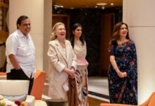 20260220 190557 नीता मुकेश अंबानी ने की भारतीय परिधान के साथ हिलेरी क्लिंटन को मेहमाननवाजी