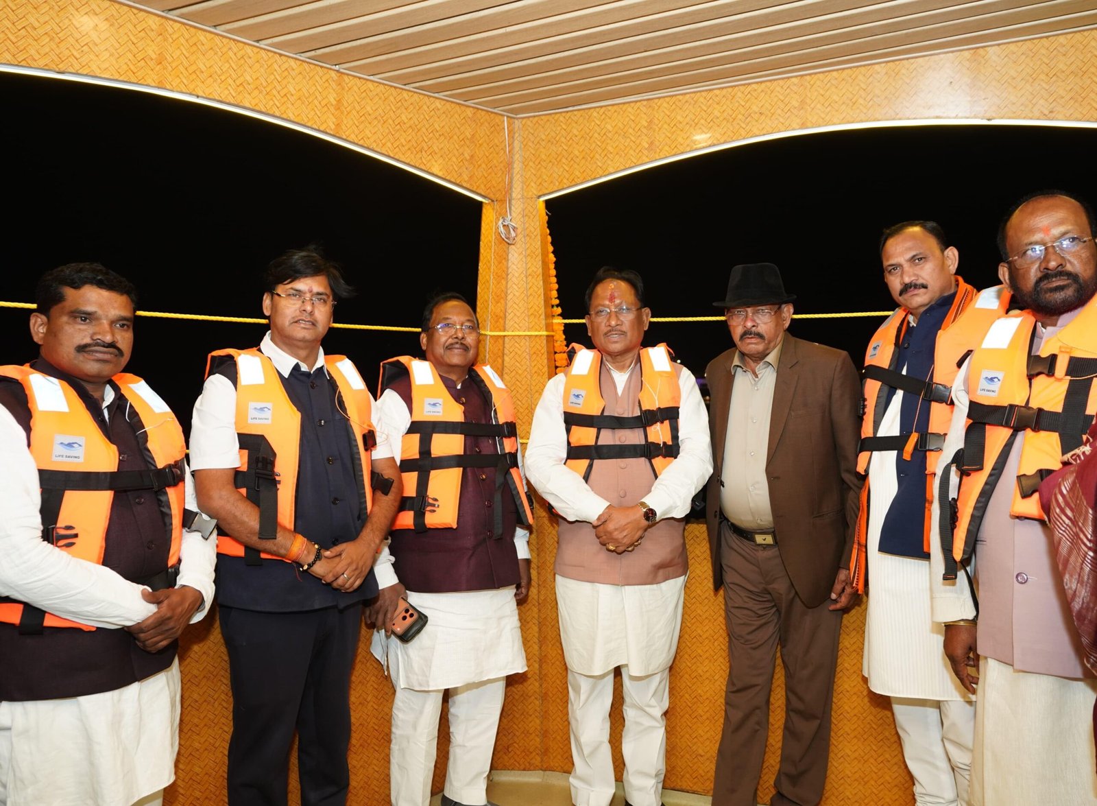 IMG 20260217 WA0367 scaled मुख्यमंत्री ने झुमका जलाशय में बोटिंग और वाटर स्पोर्ट सुविधाओं का किया अवलोकन, ओपन थिएटर का किया लोकार्पण