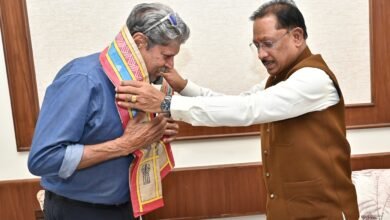 मुख्यमंत्री विष्णुदेव साय से पूर्व क्रिकेट कप्तान कपिल देव ने की सौजन्य मुलाकात, खेल विकास पर हुई सार्थक चर्चा 2 IMG 20260226 WA0510 मुख्यमंत्री विष्णुदेव साय से पूर्व क्रिकेट कप्तान कपिल देव ने की सौजन्य मुलाकात, खेल विकास पर हुई सार्थक चर्चा