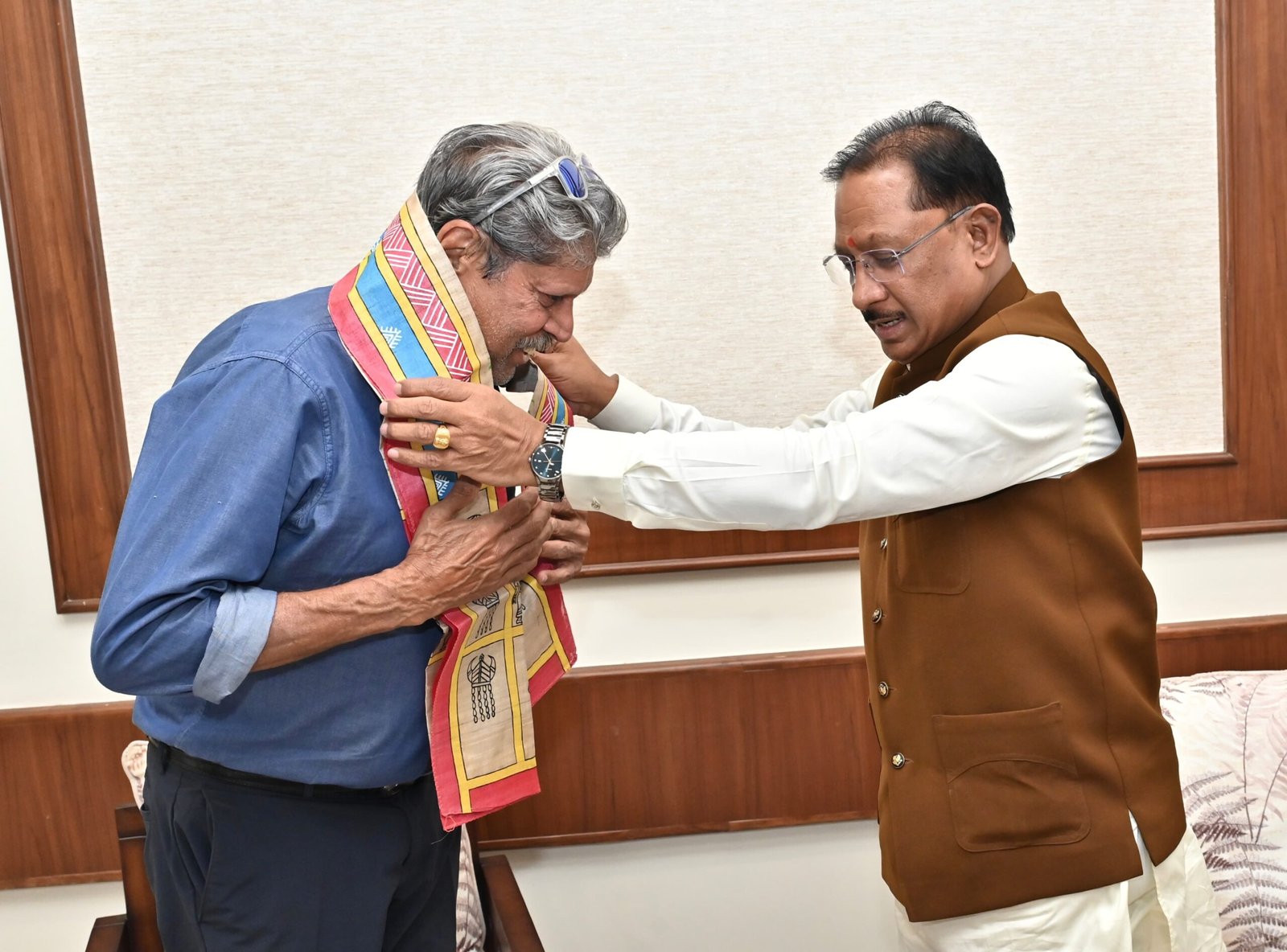 IMG 20260226 WA0510 scaled मुख्यमंत्री विष्णुदेव साय से पूर्व क्रिकेट कप्तान कपिल देव ने की सौजन्य मुलाकात, खेल विकास पर हुई सार्थक चर्चा