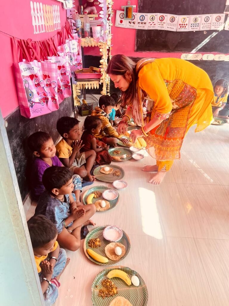 1007152995 आंगनबाड़ी केन्द्रों में ‘न्योता भोज’ कार्यक्रम : पोषण, शिक्षा और जनभागीदारी का राज्यव्यापी अभियान