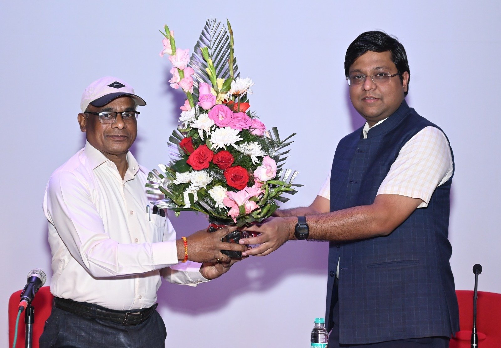 जनसंपर्क विभाग के अपर संचालक जे.एल. दरियो को सेवानिवृत्ति पर दी गई गरिमामय विदाई 1 IMG 20260228 WA1080 जनसंपर्क विभाग के अपर संचालक जे.एल. दरियो को सेवानिवृत्ति पर दी गई गरिमामय विदाई