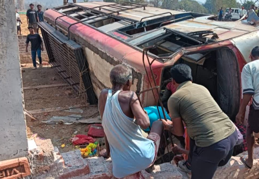 IMG 20260306 161354 जशपुर जिले में बस दुर्घटना पर मुख्यमंत्री ने जताया गहरा दुःख, घायलों के समुचित उपचार के दिए निर्देश