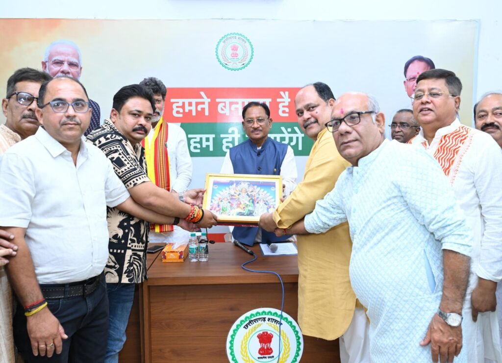 1007494971 बंगाली नववर्ष मिलन समारोह में शामिल हुए मुख्यमंत्री विष्णुदेव साय