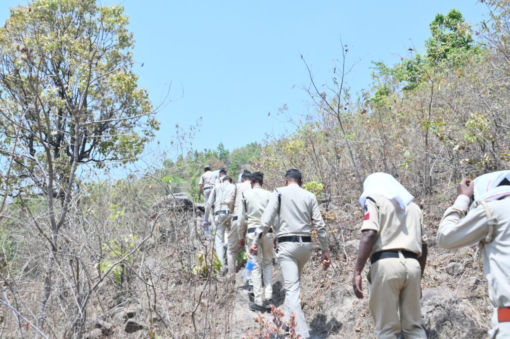 1007513824 करीब 150 मीटर लम्बे सुरंग में अवैध कोयला खनन पर सख्ती, सेंट्रल फ्लाइंग स्क्वाड की बड़ी कार्रवाई