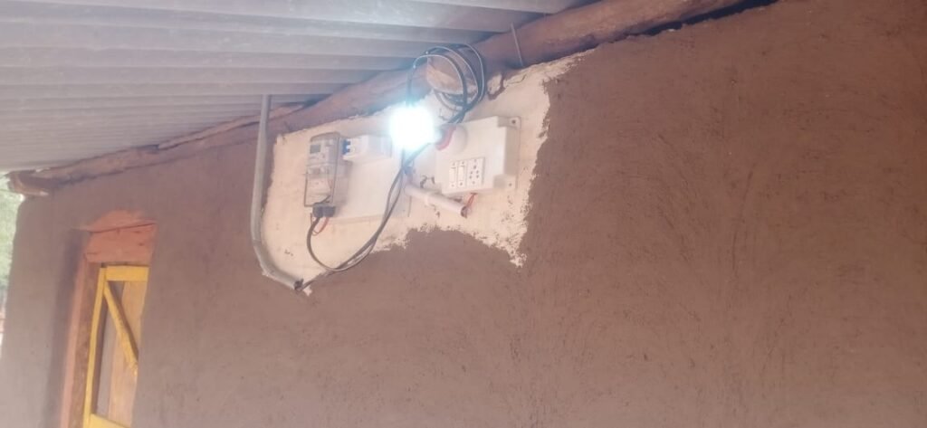 1007570403 दशकों का अँधेरा टूटा, अबूझमाड़ के ईरपानार गाँव में पहली बार पहुँची बिजली