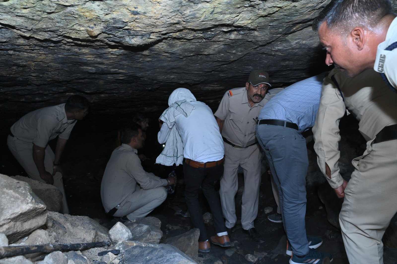 IMG 20260419 WA0561 करीब 150 मीटर लम्बे सुरंग में अवैध कोयला खनन पर सख्ती, सेंट्रल फ्लाइंग स्क्वाड की बड़ी कार्रवाई