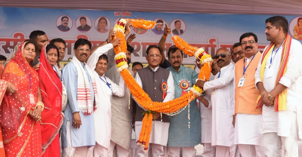 IMG 20260426 WA0574 छत्तीसगढ़ में सामूहिक विवाह बना सामाजिक एकता का उत्सव, मुख्यमंत्री ने 13 नवदंपतियों को दिया आशीर्वाद