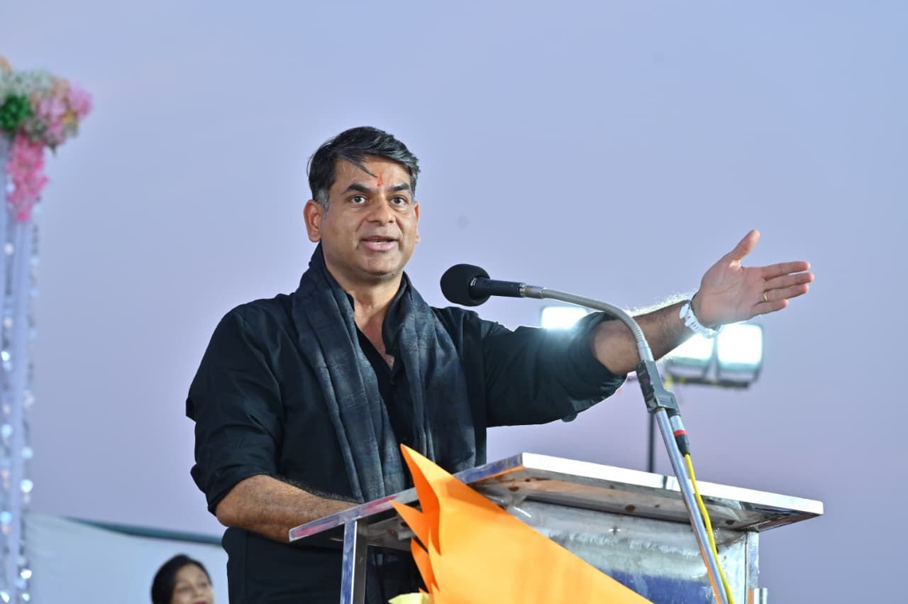 IMG 20260426 WA0610 यूथ फेस्ट-2026: सौरभ द्विवेदी का मंत्र—फिट रहें, पॉजिटिव सोचें, परिवार संग आगे बढ़ें