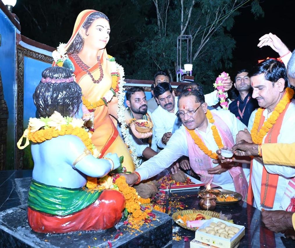 1007731741 सुशासन तिहार 2026: मुख्यमंत्री विष्णु देव साय ने किया मुंगेली नगर के चौक-चौराहों में स्थापित प्रतिमाओं का अनावरण