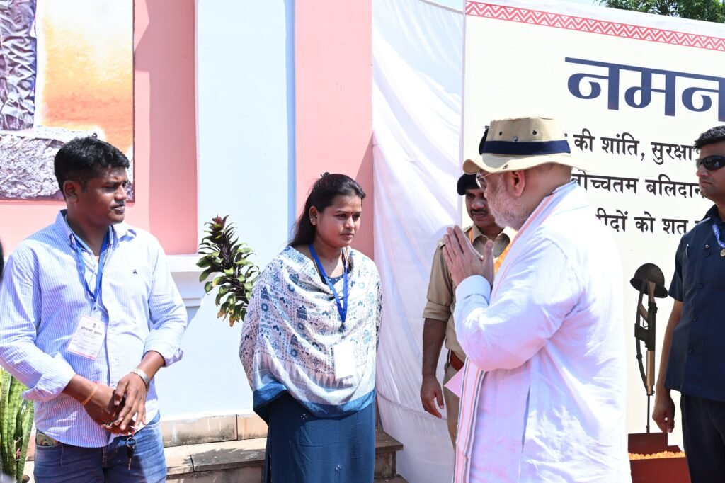 केंद्रीय गृहमंत्री अमित शाह ने चखा बस्तर की इमली का स्वाद बोले यहां की इमली का स्वाद खट्टा नहीं बल्कि मीठा 3 1007816555 केंद्रीय गृहमंत्री अमित शाह ने चखा बस्तर की इमली का स्वाद बोले यहां की इमली का स्वाद खट्टा नहीं बल्कि मीठा