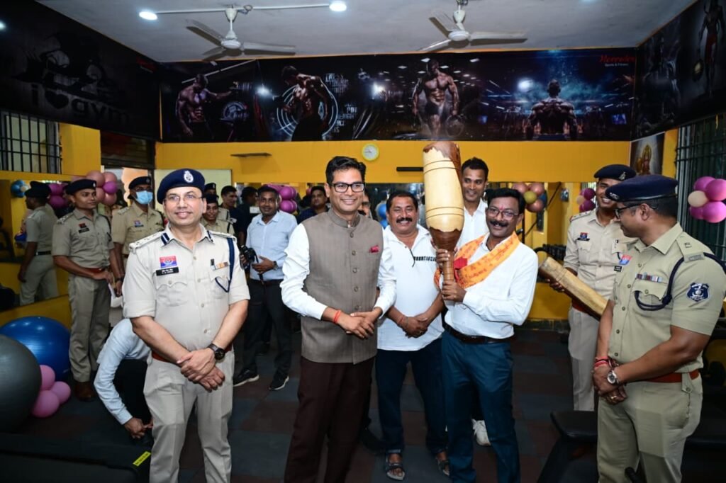 1007841442 वित्त मंत्री ओपी चौधरी ने पुलिस लाइन उर्दना में अत्याधुनिक पुलिस जिम का किया लोकार्पण