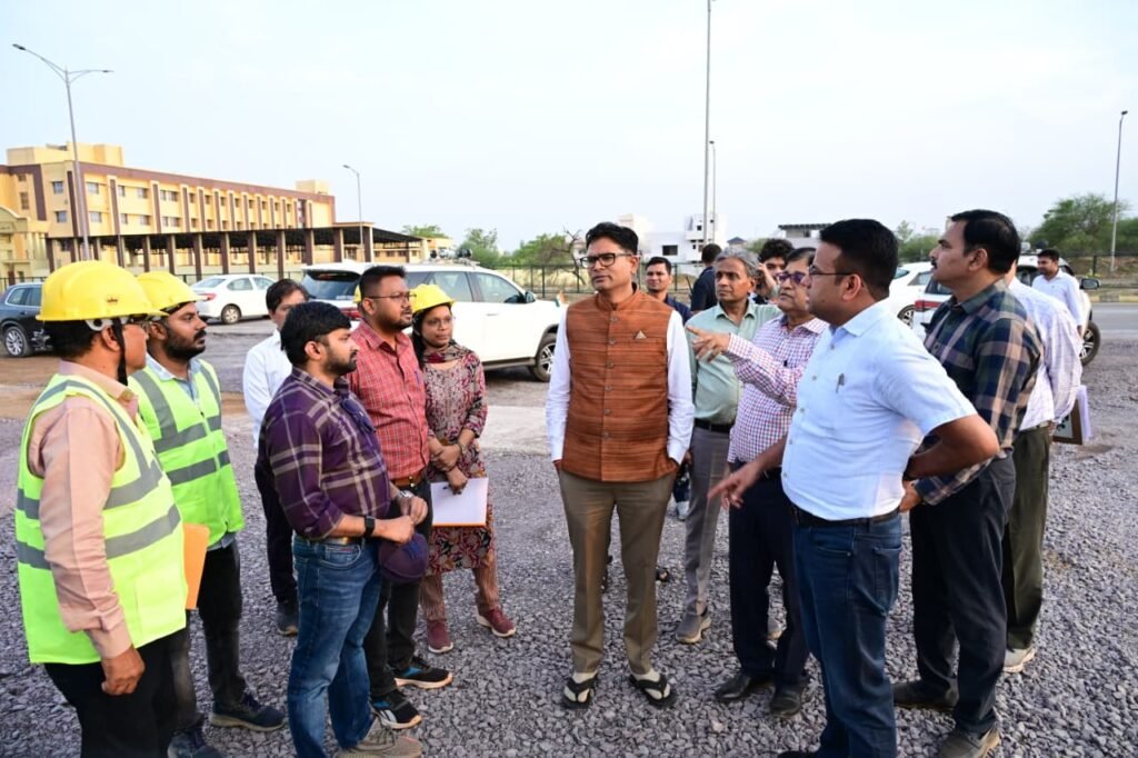 1007884855 वित्त मंत्री ओपी चौधरी ने नवा रायपुर में विकास कार्यों का किया निरीक्षण,रेलवे ओवरब्रिज, आईटी बिल्डिंग, स्पोर्ट्स कॉम्प्लेक्स सहित कई परियोजनाओं की प्रगति का लिया जायजा