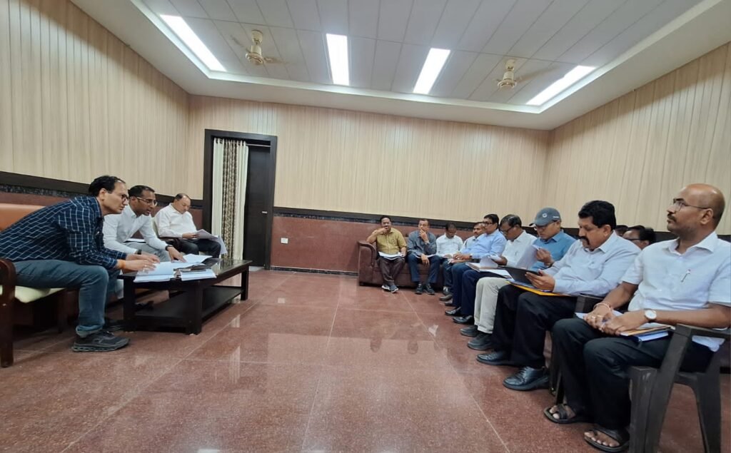 1007931532 लोक निर्माण विभाग के सचिव ने अधिकारियों की ली बैठक , गुणवत्ता और समय-सीमा में कार्य पूर्ण करने के दिए निर्देश