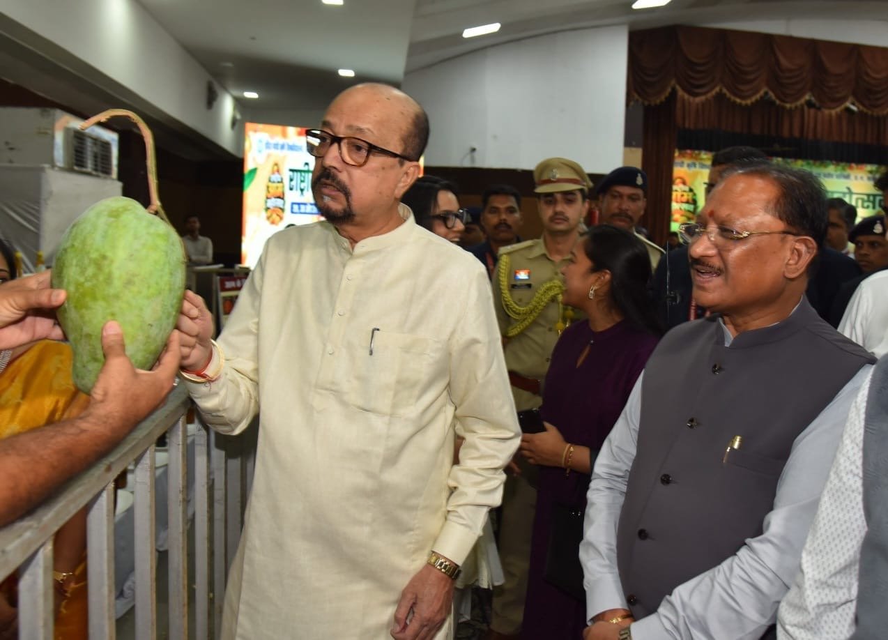 4ffe584e 2a13 4d0c 81df 096e689464de राष्ट्रीय आम महोत्सव का उद्घाटन किया राज्यपाल रमेन डेका ने