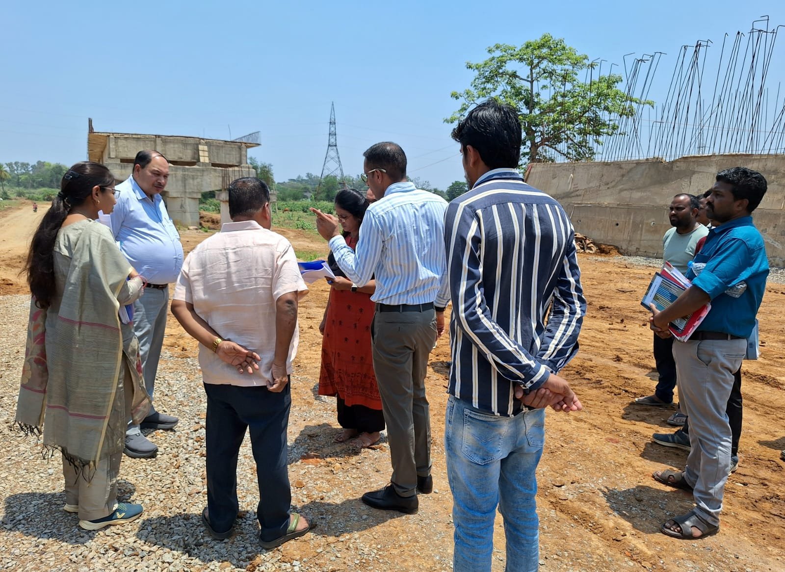 लोक निर्माण विभाग के सचिव ने अधिकारियों व ठेकेदारों की ली बैठक ,प्रगतिरत कार्यों को समय-सीमा में पूर्ण करने के दिए निर्देश 1 IMG 20260518 WA0591 लोक निर्माण विभाग के सचिव ने अधिकारियों व ठेकेदारों की ली बैठक ,प्रगतिरत कार्यों को समय-सीमा में पूर्ण करने के दिए निर्देश