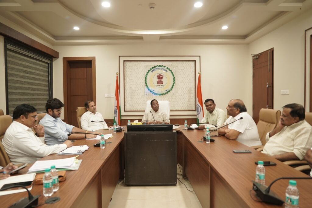 1008008161 कृषि मंत्री राम विचार नेताम की अध्यक्षता में इंडियन राईस एक्सपोर्ट फेडरेशन के पदाधिकारियों के साथ बैठक, पायलट प्रोजेक्ट पर बनी सहमति