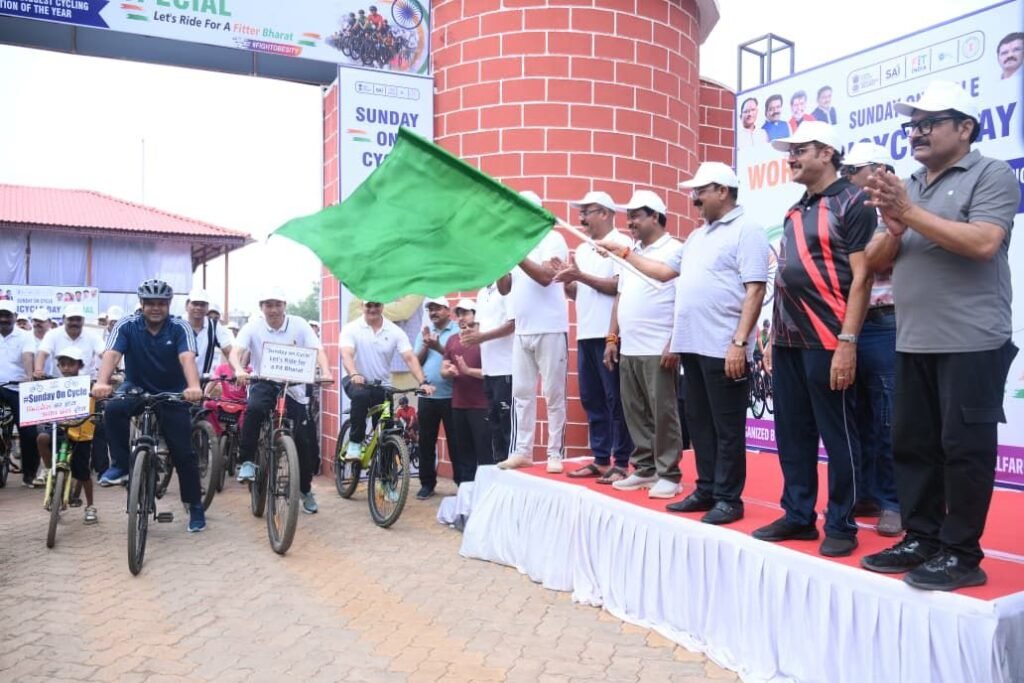 1008044671 उप मुख्यमंत्री अरुण साव ने सायकल चलाकर फिट रहने और पर्यावरण संरक्षण का दिया संदेश
