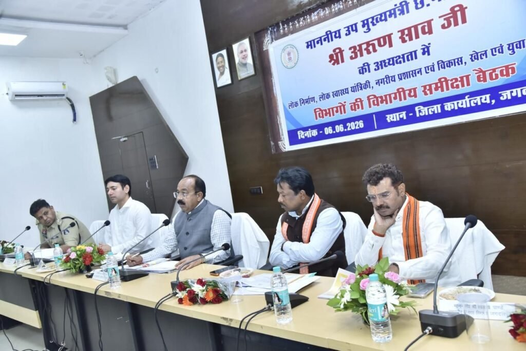 1008046127 उप मुख्यमंत्री अरुण साव ने स्वच्छता दीदियों के नियमित स्वास्थ्य जांच और सुरक्षा किट प्रदान करने के दिए निर्देश
