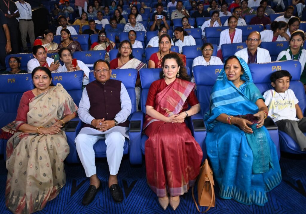 1008066634 26/11 के अनसुने नायकों को सलाम : मुख्यमंत्री साय ‘भारत भाग्य विधाता’ की प्री-लॉन्च स्क्रीनिंग में हुए शामिल