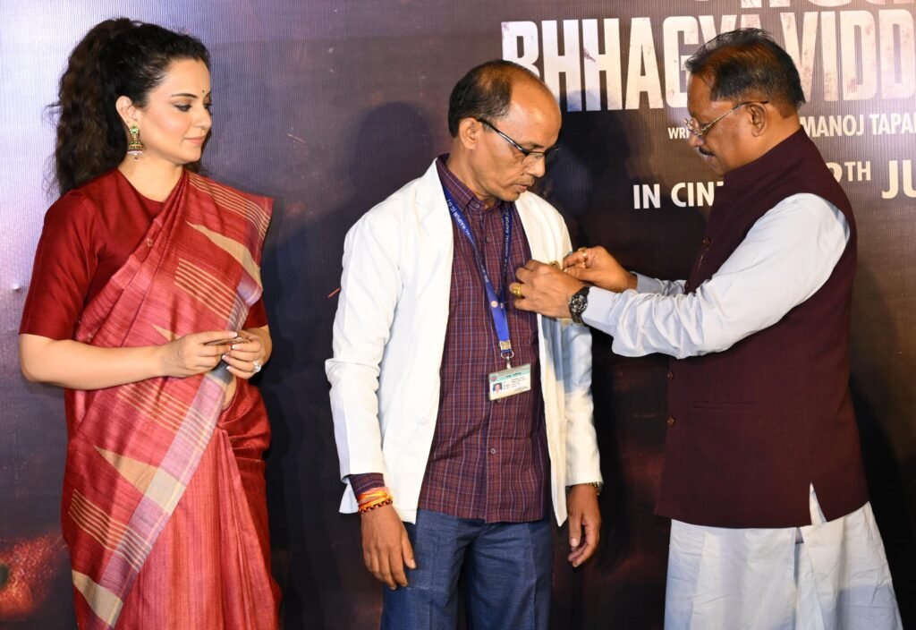 1008066666 26/11 के अनसुने नायकों को सलाम : मुख्यमंत्री साय ‘भारत भाग्य विधाता’ की प्री-लॉन्च स्क्रीनिंग में हुए शामिल