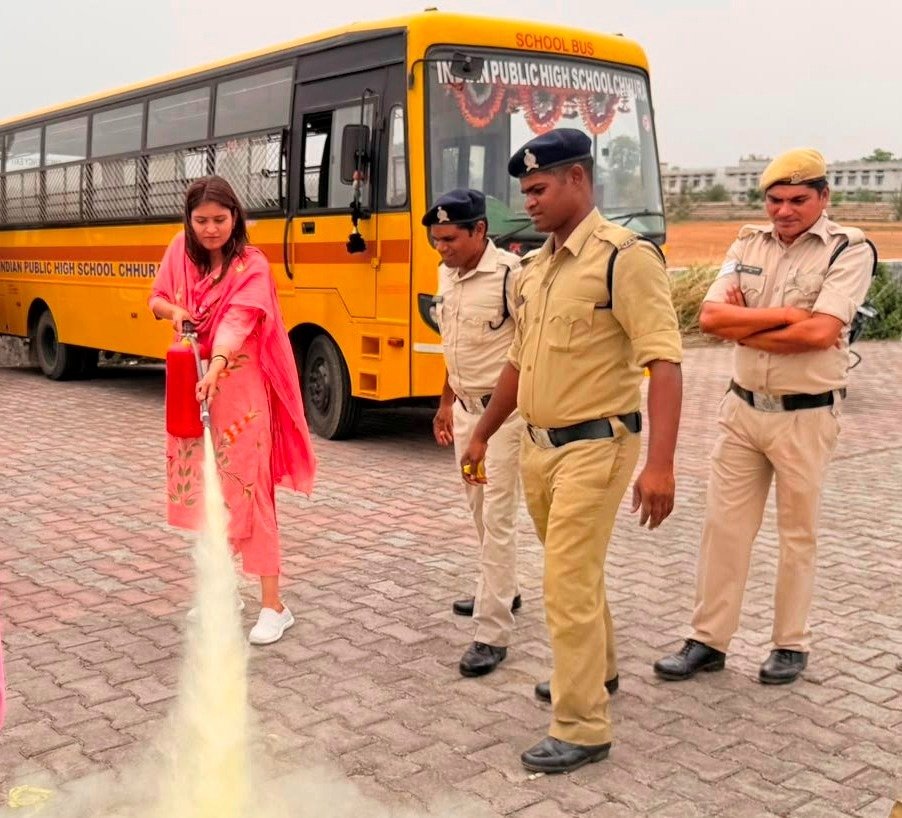 1008142189 30 स्कूल बसों की जांच, चालक-परिचालकों का हुआ स्वास्थ्य परीक्षण,अनुपस्थित 45 स्कूल बस संचालकों को जारी किया गया नोटिस