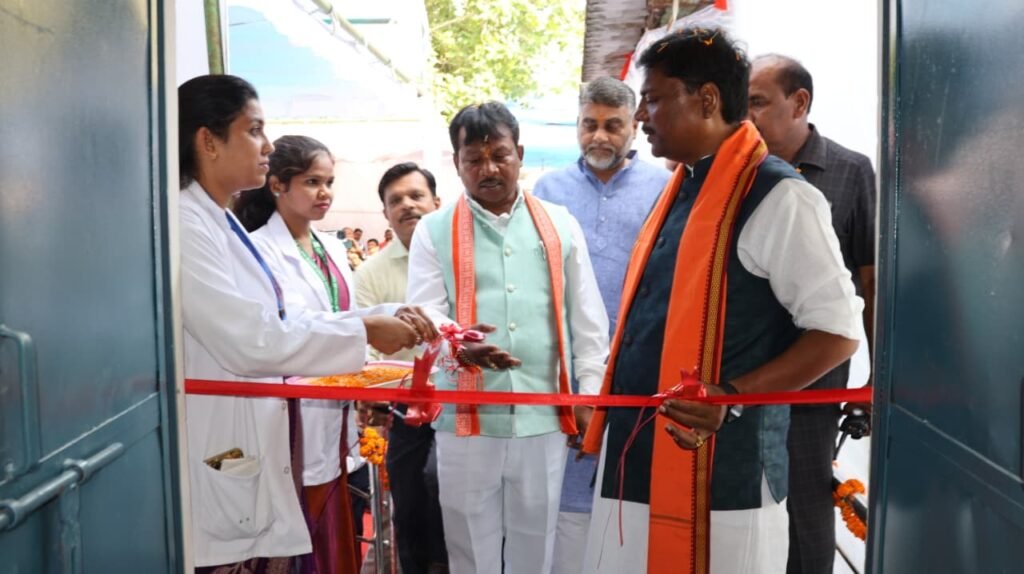 वन मंत्री केदार कश्यप ने बीजापुर जिले को 18 करोड़ रुपए से अधिक के विकास कार्यों की दी सौगात 3 1008143198 वन मंत्री केदार कश्यप ने बीजापुर जिले को 18 करोड़ रुपए से अधिक के विकास कार्यों की दी सौगात