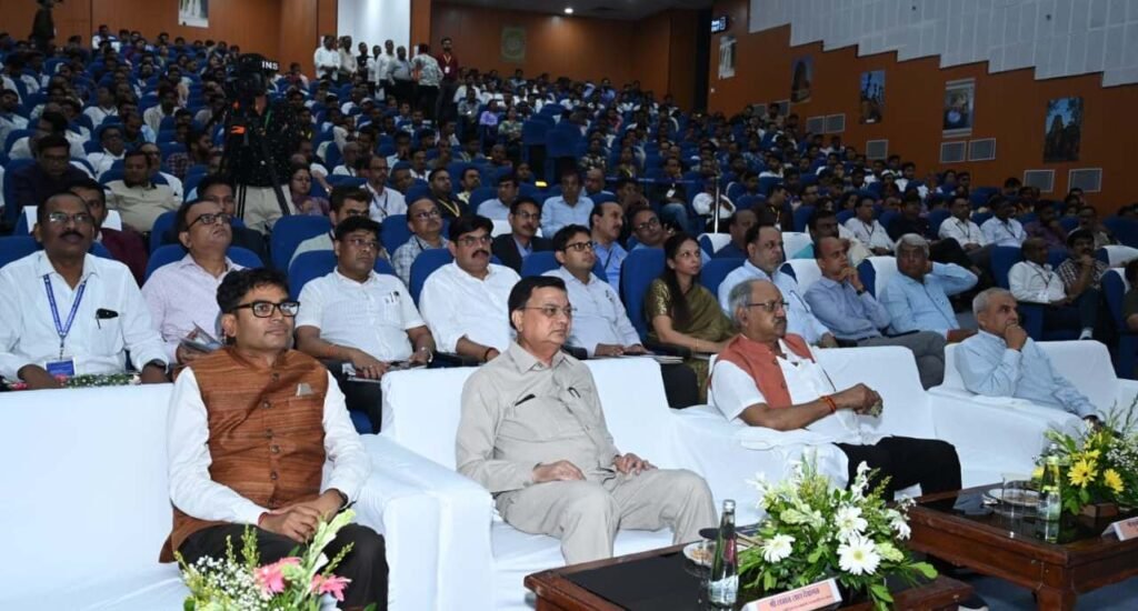 विकसित भारत रोजगार योजना के तहत 2,400 करोड़ रुपये की प्रोत्साहन राशि वितरित, युवाओं और नियोक्ताओं को मिलेगा सीधा लाभ 4 1008197958 विकसित भारत रोजगार योजना के तहत 2,400 करोड़ रुपये की प्रोत्साहन राशि वितरित, युवाओं और नियोक्ताओं को मिलेगा सीधा लाभ