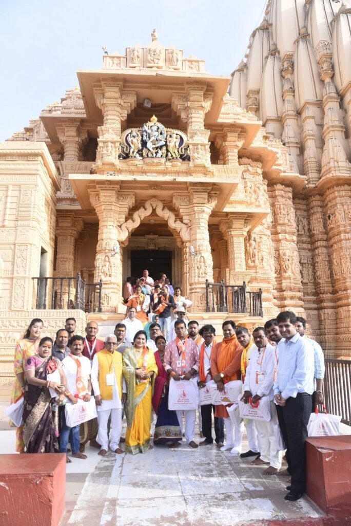 1008274968 मुख्यमंत्री विष्णुदेव साय के नेतृत्व में संस्कृति, आस्था और राष्ट्रीय एकात्मता का अनूठा अभियान हुआ सफल ,प्रदेश के विशिष्टजनों ने किया प्रथम ज्योतिर्लिंग के दर्शन