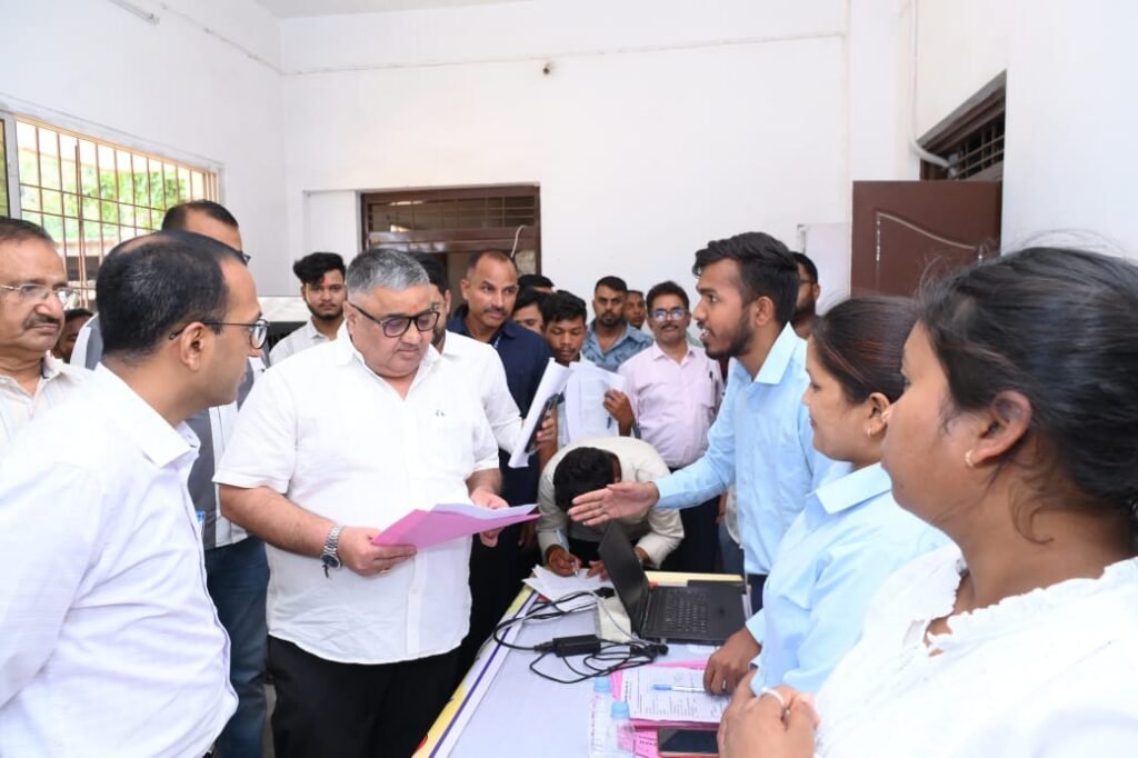 1008284153 संभाग स्तरीय रोजगार मेले में युवाओं का बढ़ाया उत्साह, मंत्री राजेश अग्रवाल बोले— प्रतिभा और कौशल को मिलेगा बेहतर अवसर