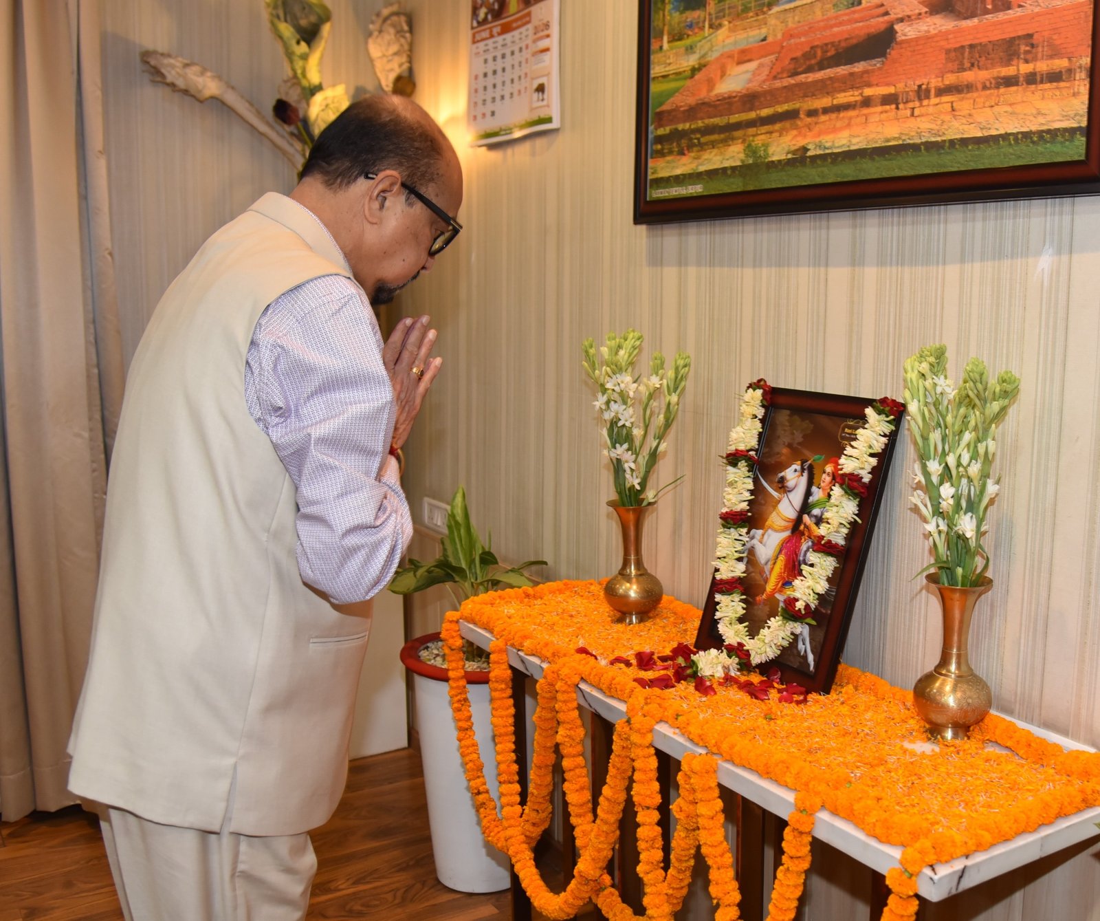 230f6824 2f5b 407e 97b3 b2db4f8356ec राज्यपाल ने रानी लक्ष्मी बाई के बलिदान दिवस पर उन्हें नमन किया