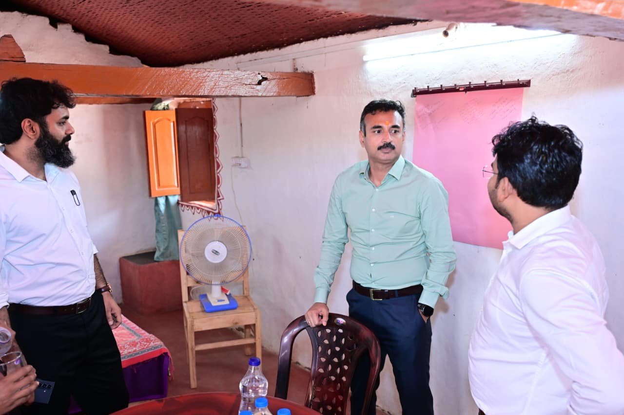 IMG 20260609 WA0503 प्रभारी सचिव अंकित आनंद ने केरे गांव के होमस्टे का किया अवलोकन