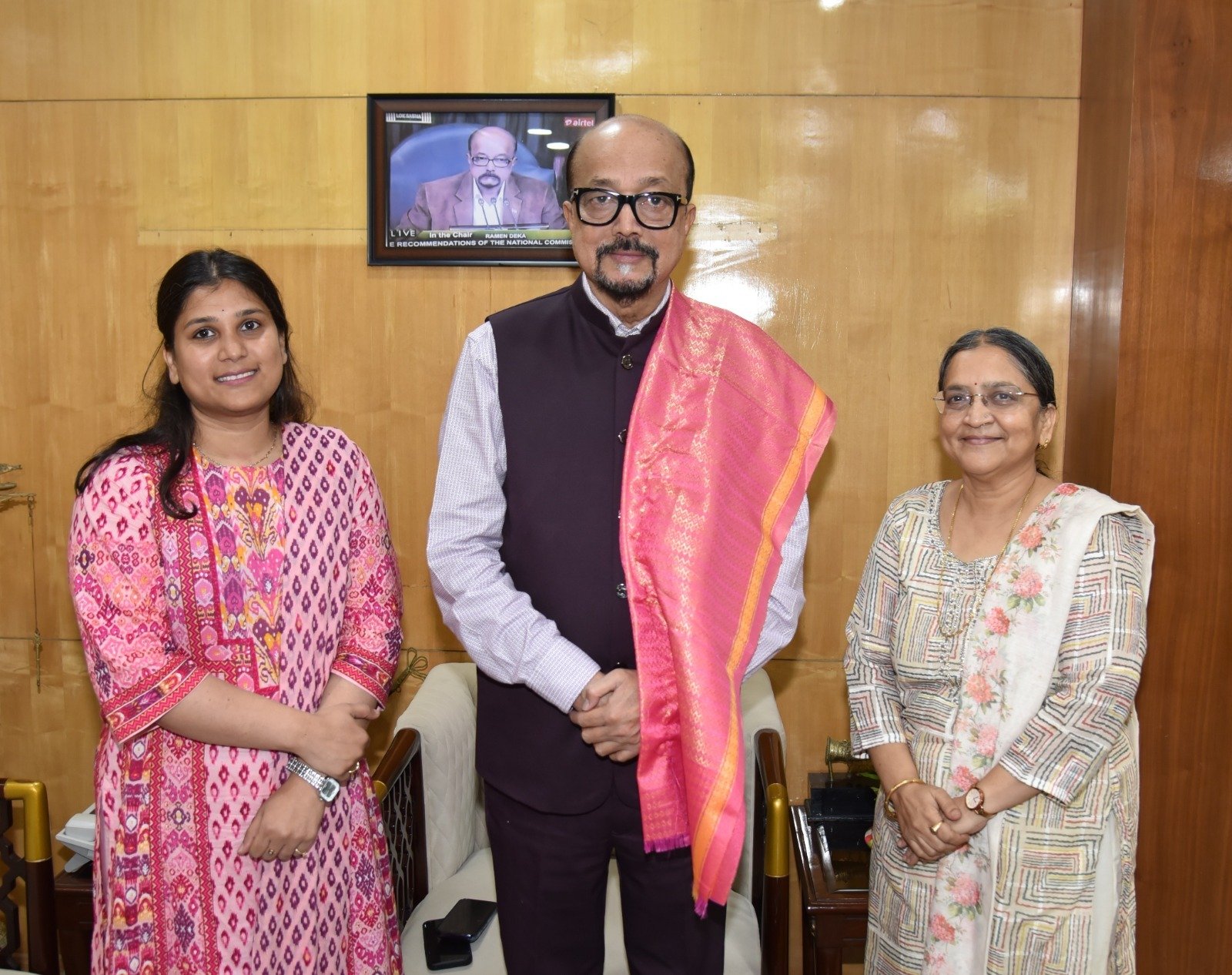IMG 20260619 WA0462 राज्यपाल डेका से सुप्रीम कोर्ट में छत्तीसगढ़ की स्टैंडिंग काउंसिल सुगंधा जैन ने की सौजन्य भेंट
