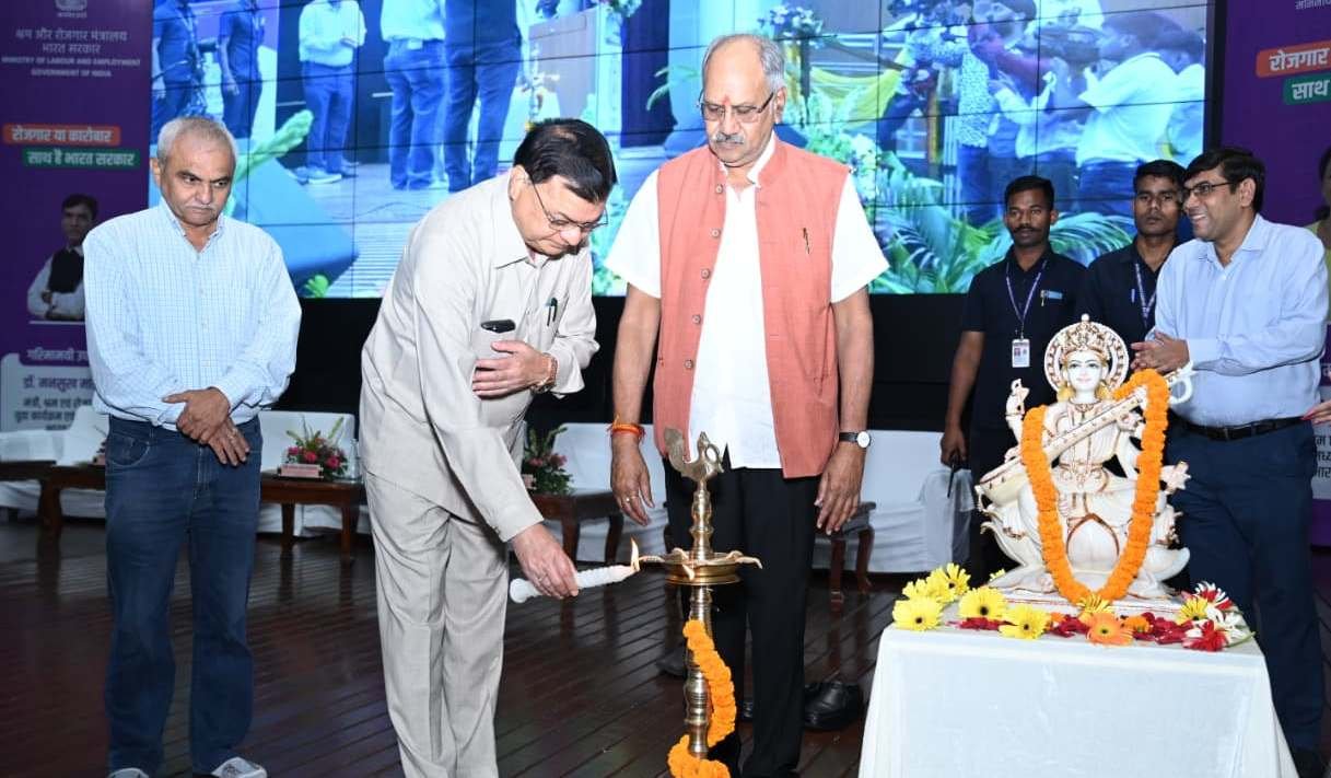 विकसित भारत रोजगार योजना के तहत 2,400 करोड़ रुपये की प्रोत्साहन राशि वितरित, युवाओं और नियोक्ताओं को मिलेगा सीधा लाभ 1 IMG 20260619 WA0881 विकसित भारत रोजगार योजना के तहत 2,400 करोड़ रुपये की प्रोत्साहन राशि वितरित, युवाओं और नियोक्ताओं को मिलेगा सीधा लाभ
